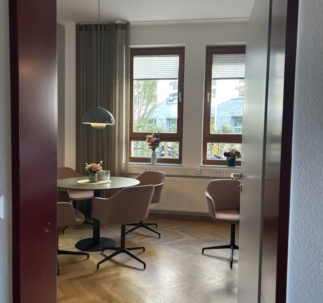 32 FM 2025 Neuer Besprechungsraum EG Bild 1 scaled d241e425